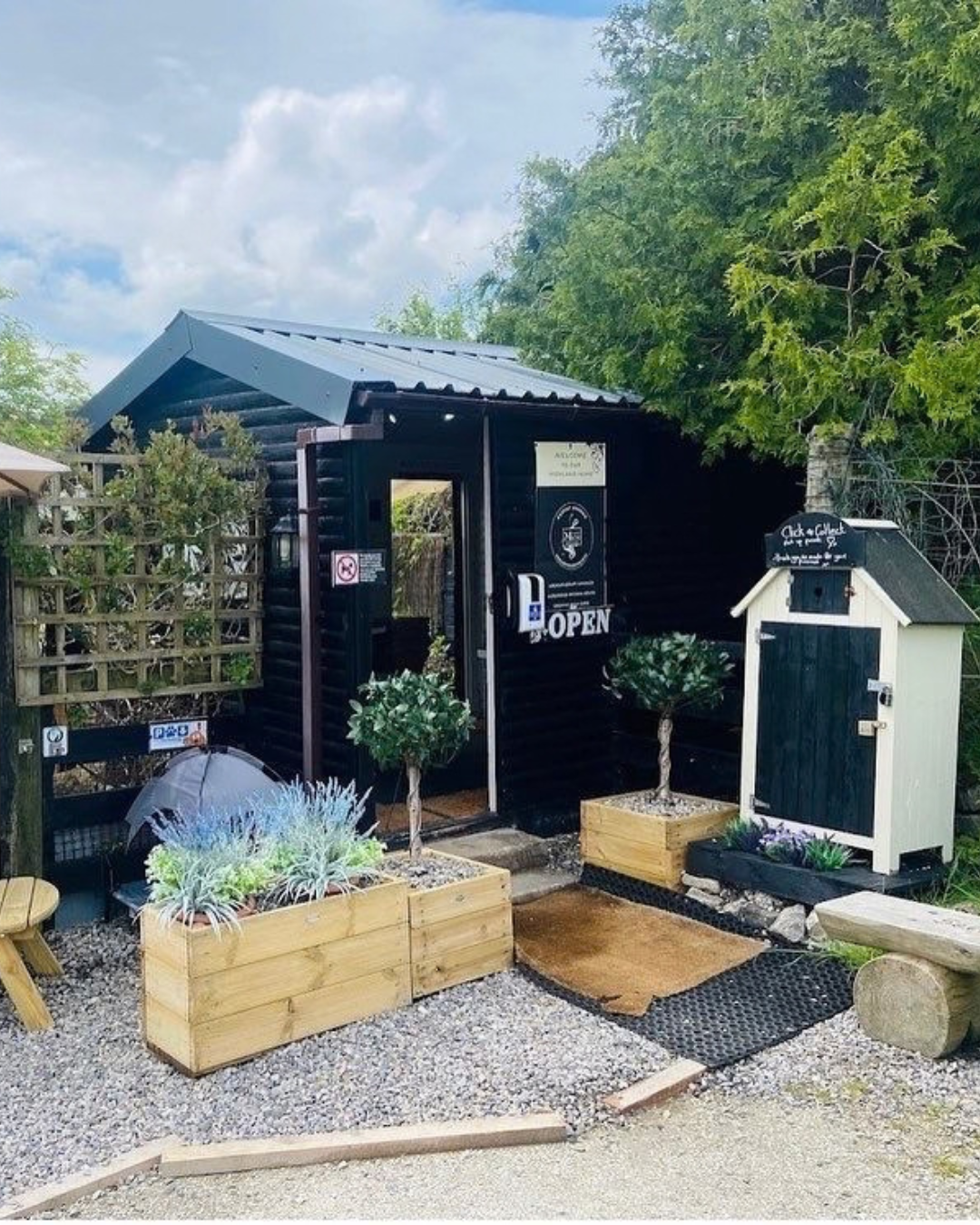 Extérieur de la boutique Assynt Aromas.