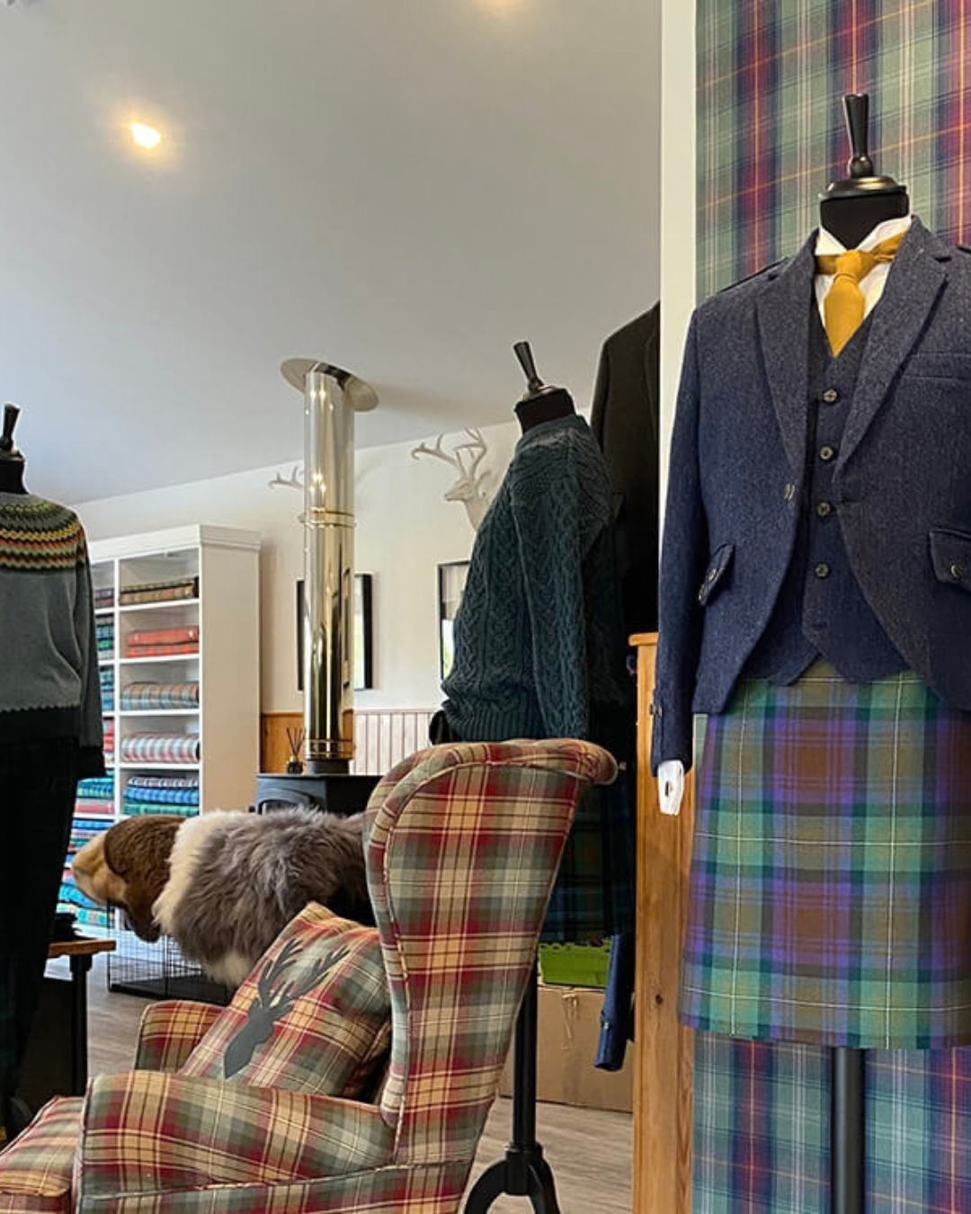 À l'intérieur de la boutique du patrimoine des tisserands de Lochcarron.