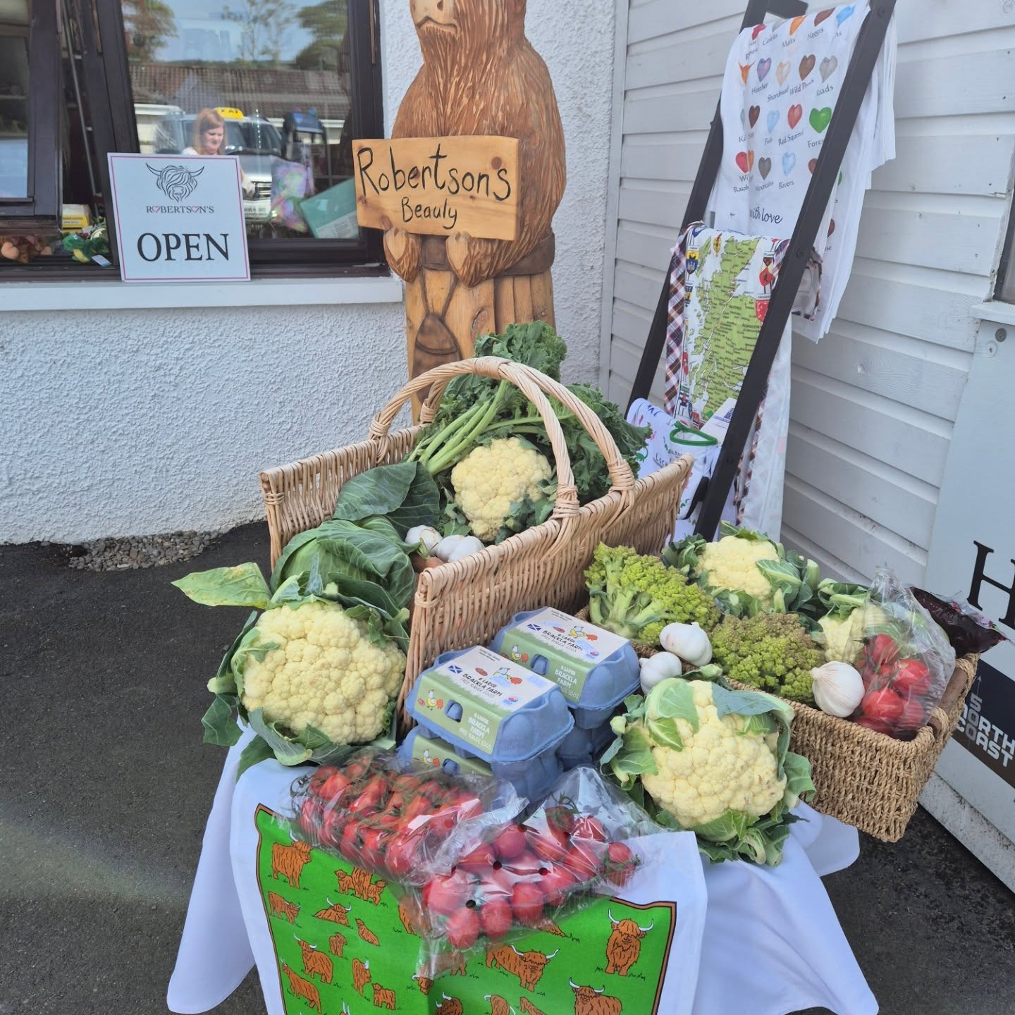 Entrée du magasin de la ferme Robertson et produits frais.